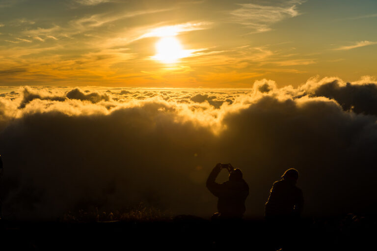 雲の上の夕日